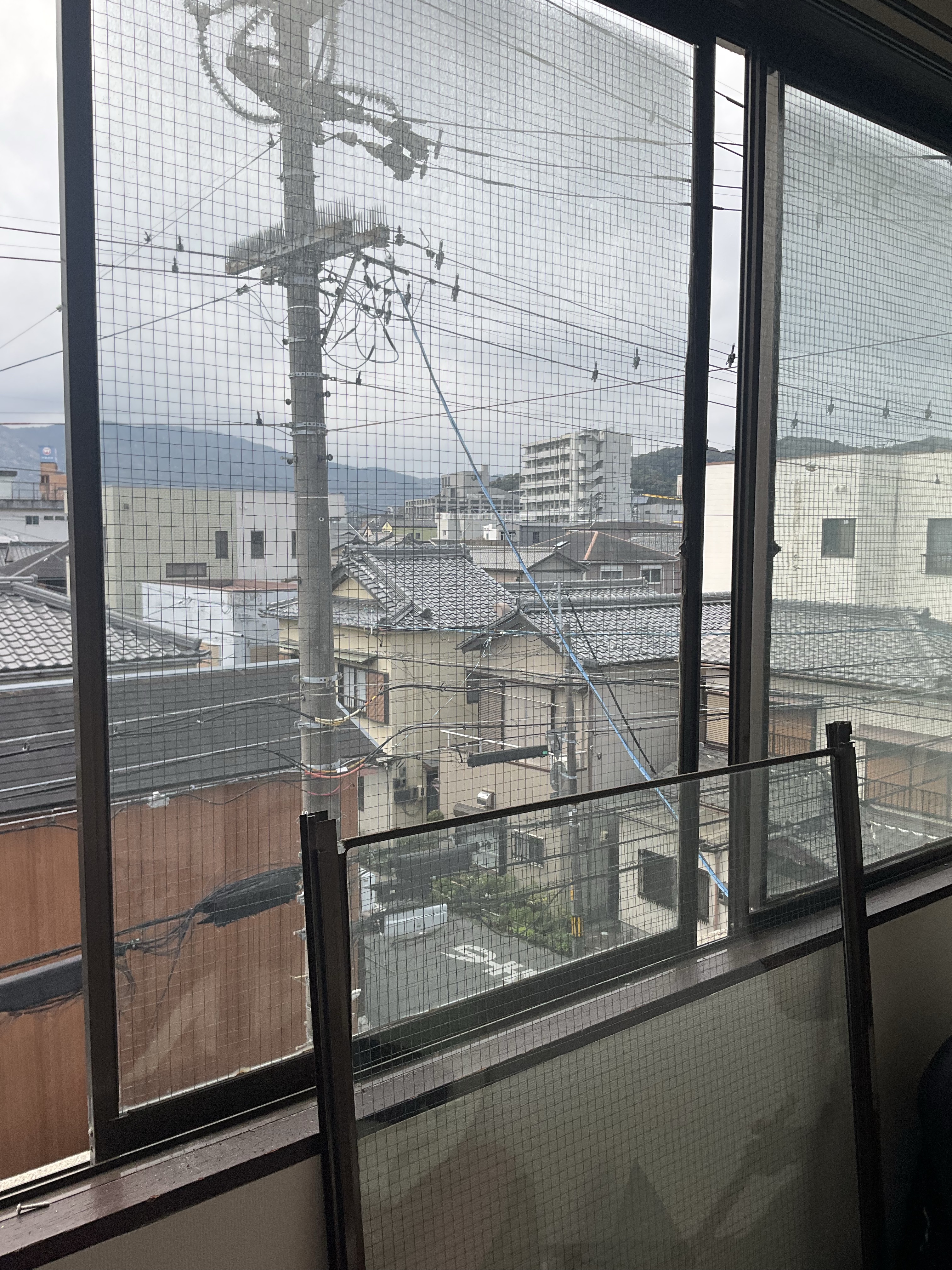 戸車の取替 伊勢日軽のブログ 写真1