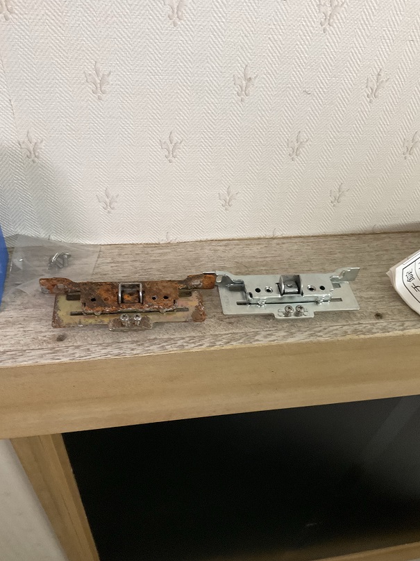 排煙窓が開かない の 部品交換です 伊勢日軽のブログ 写真1