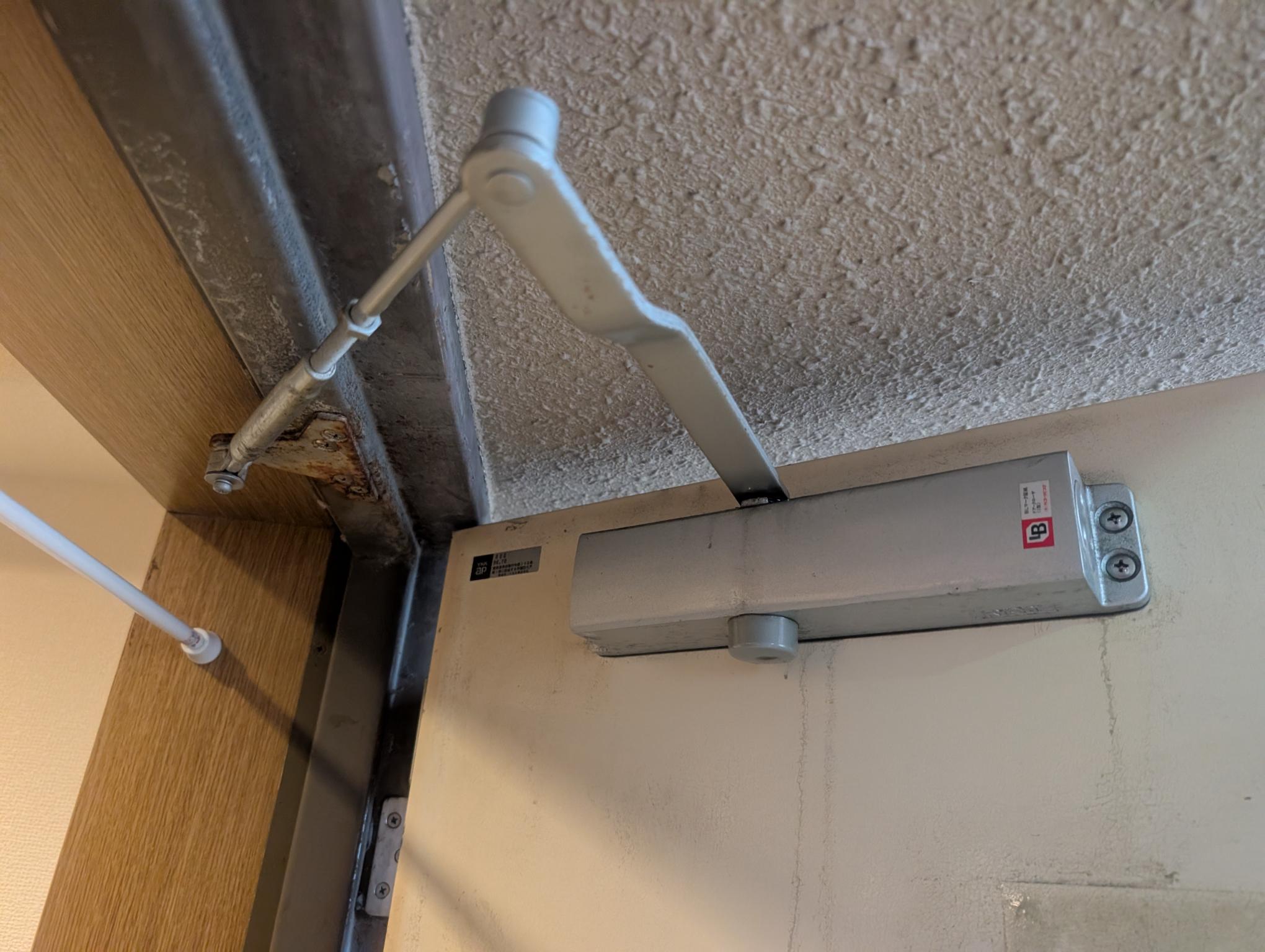 マンションドアのクローザー 伊勢日軽のブログ 写真1