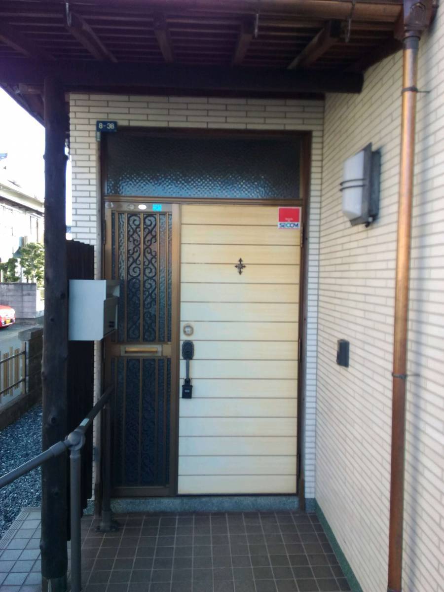 伊勢日軽のリシェント　ドア取替の施工前の写真1