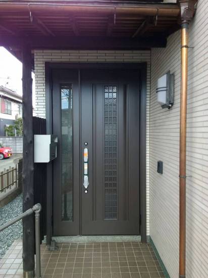 伊勢日軽のリシェント　ドア取替施工事例写真1