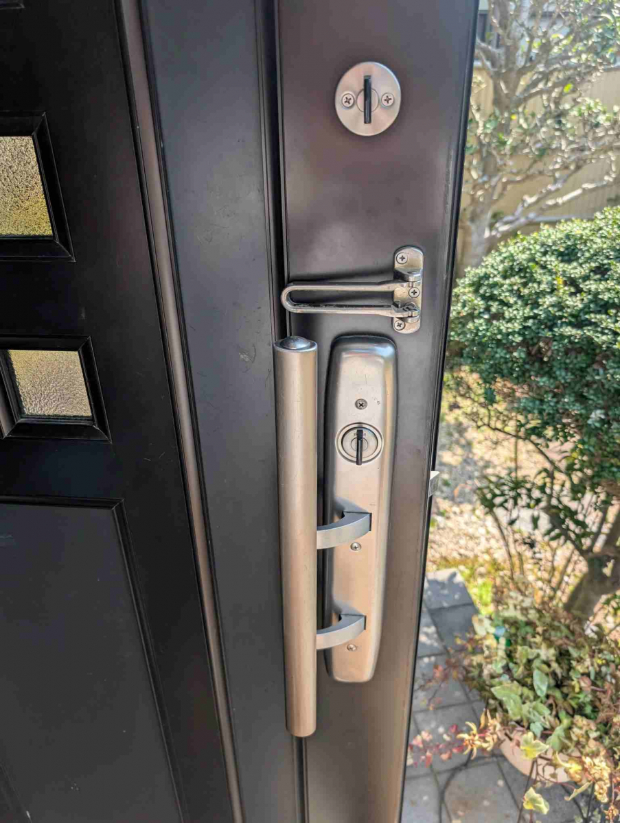 伊勢日軽の玄関の取っ手交換☆の施工前の写真2