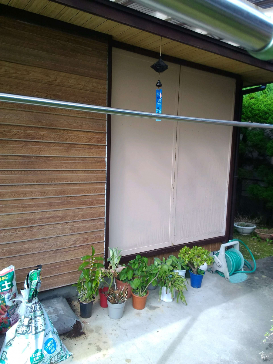 伊勢日軽の雨戸パネルの取替☆の施工前の写真1