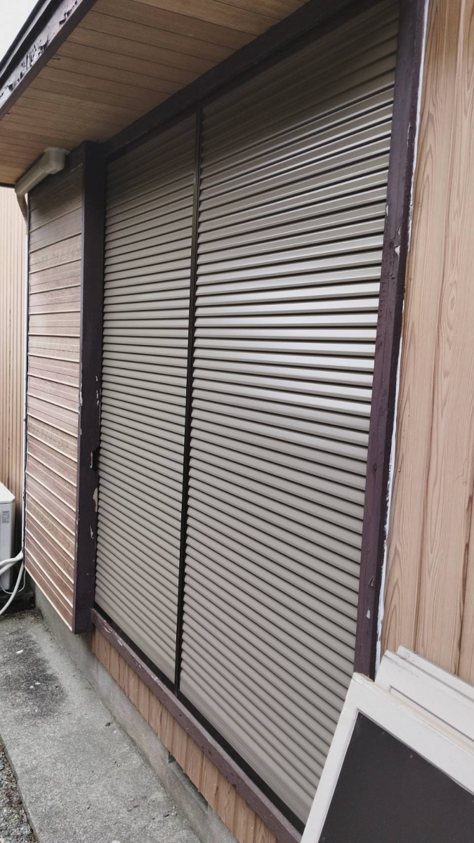 伊勢日軽の雨戸パネルの取替☆の施工後の写真1