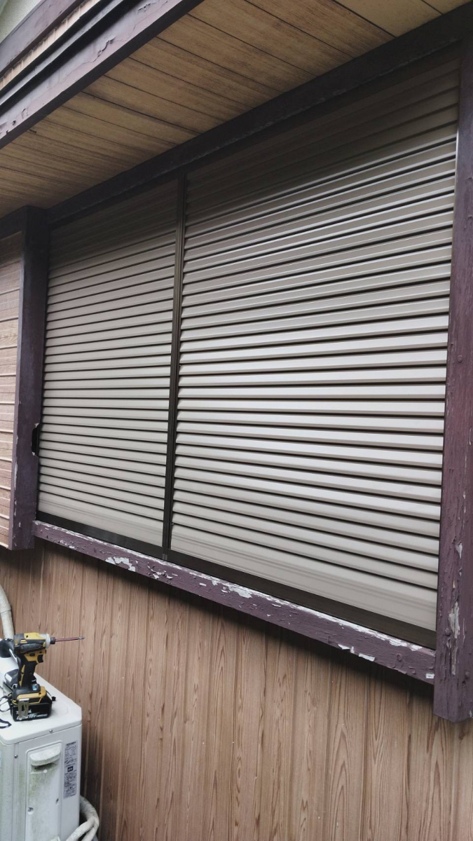 伊勢日軽の雨戸パネルの取替☆の施工後の写真2