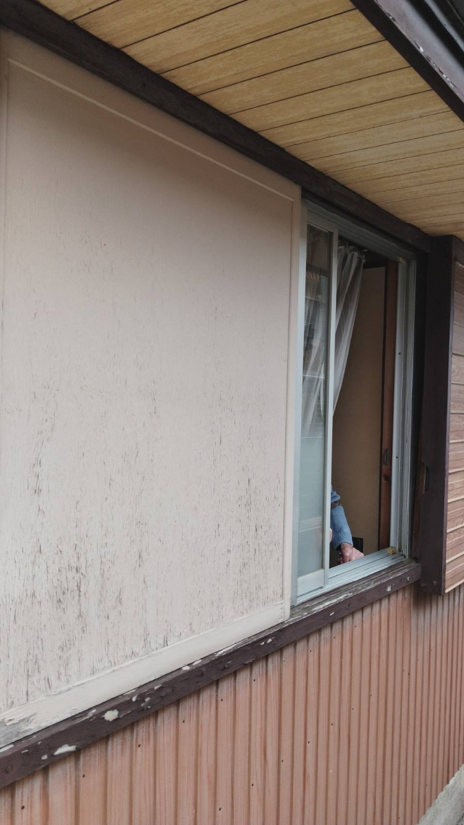 伊勢日軽の雨戸パネルの取替☆の施工前の写真2