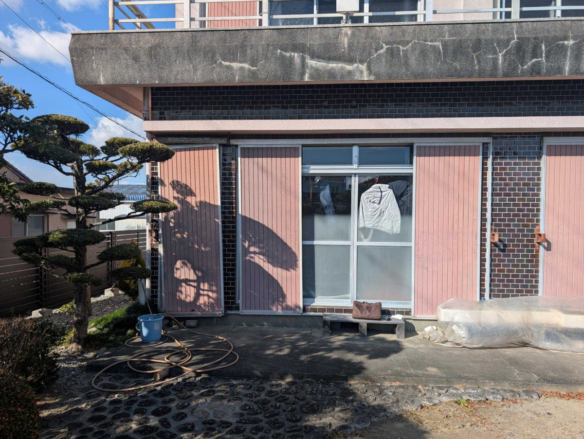 伊勢日軽の☆雨戸の取替☆の施工前の写真1