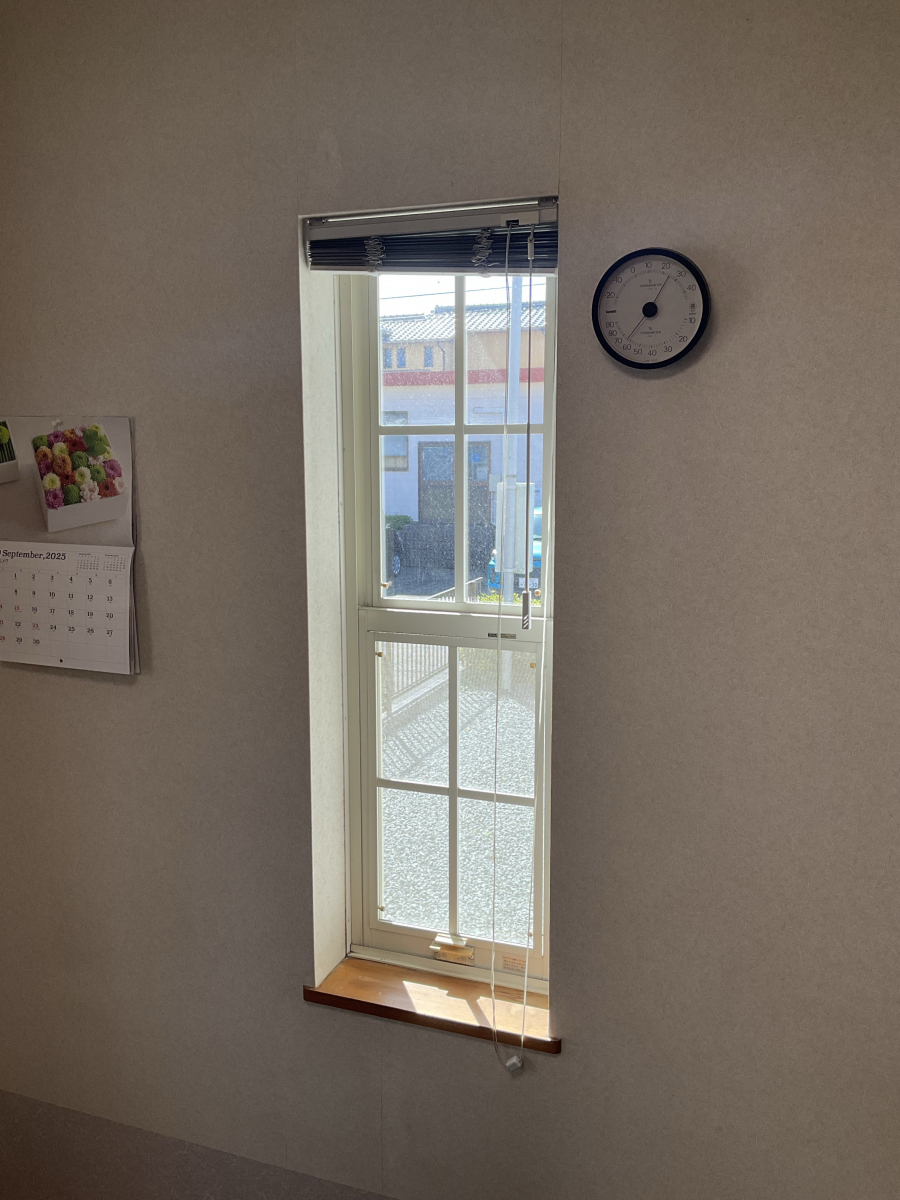 伊勢日軽の開きの内窓☆の施工前の写真1