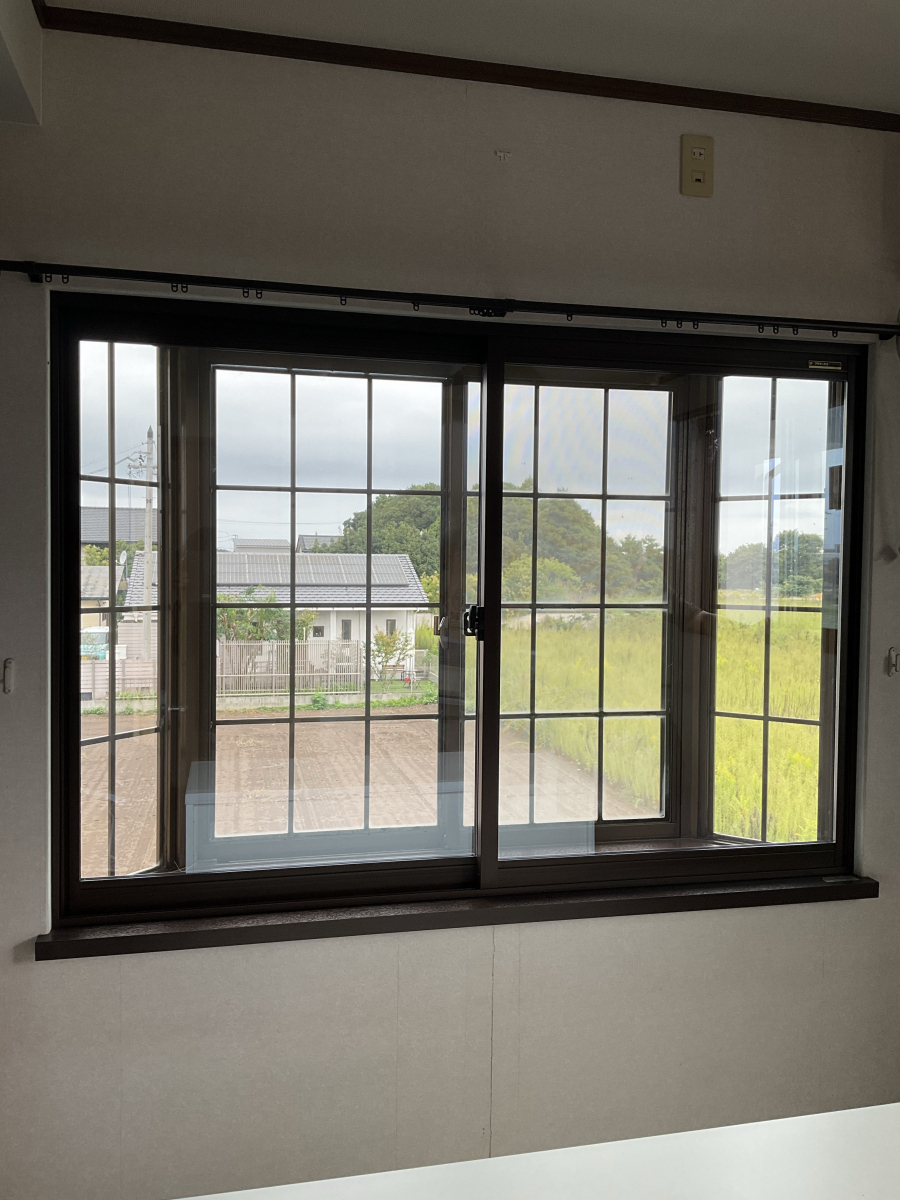 伊勢日軽の出窓に内窓でショーケース!?の施工後の写真1