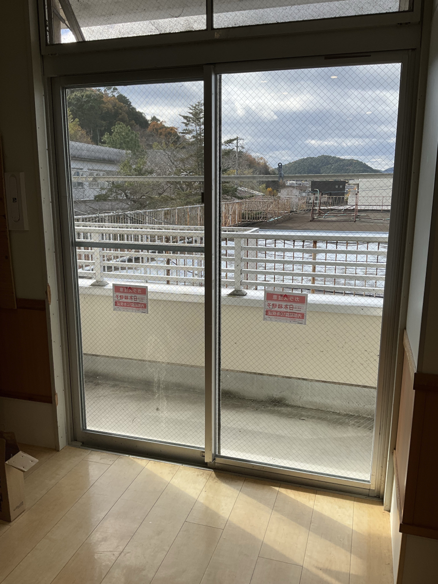 伊勢日軽の網入りガラスの交換☆の施工後の写真1