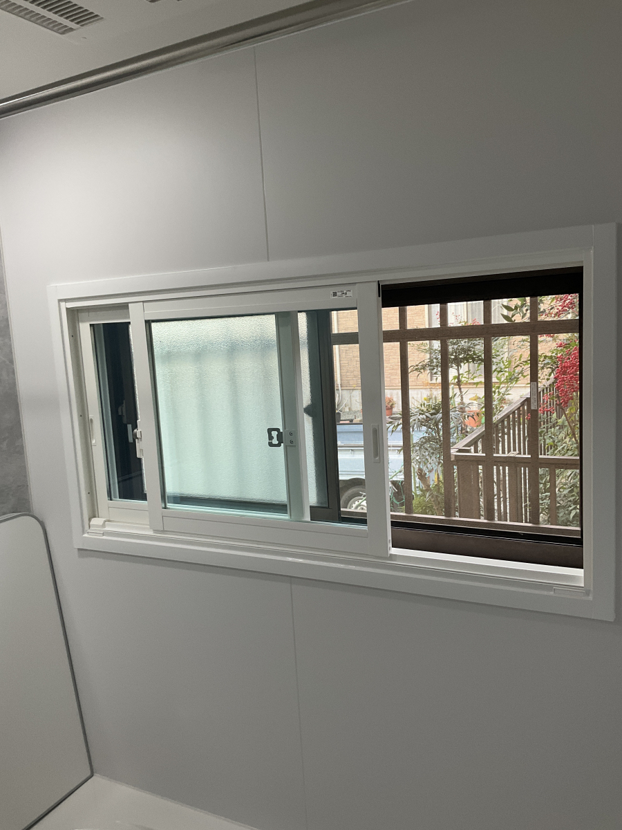 伊勢日軽の浴室に内窓設置しました♪の施工後の写真1