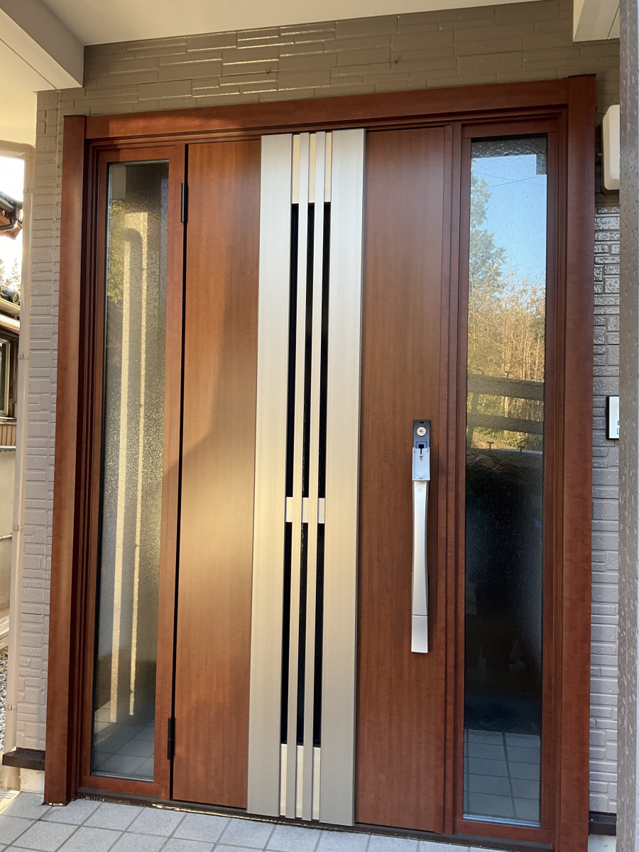 伊勢日軽の引戸からドアに大変身！の施工後の写真2