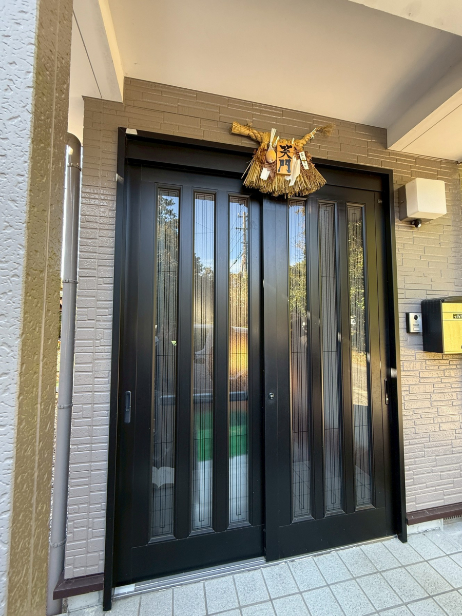 伊勢日軽の引戸からドアに大変身！の施工前の写真1