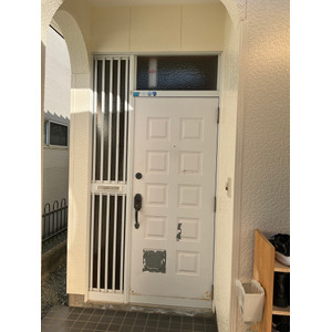 伊勢日軽の玄関ドア取替工事⭐の施工前の写真1