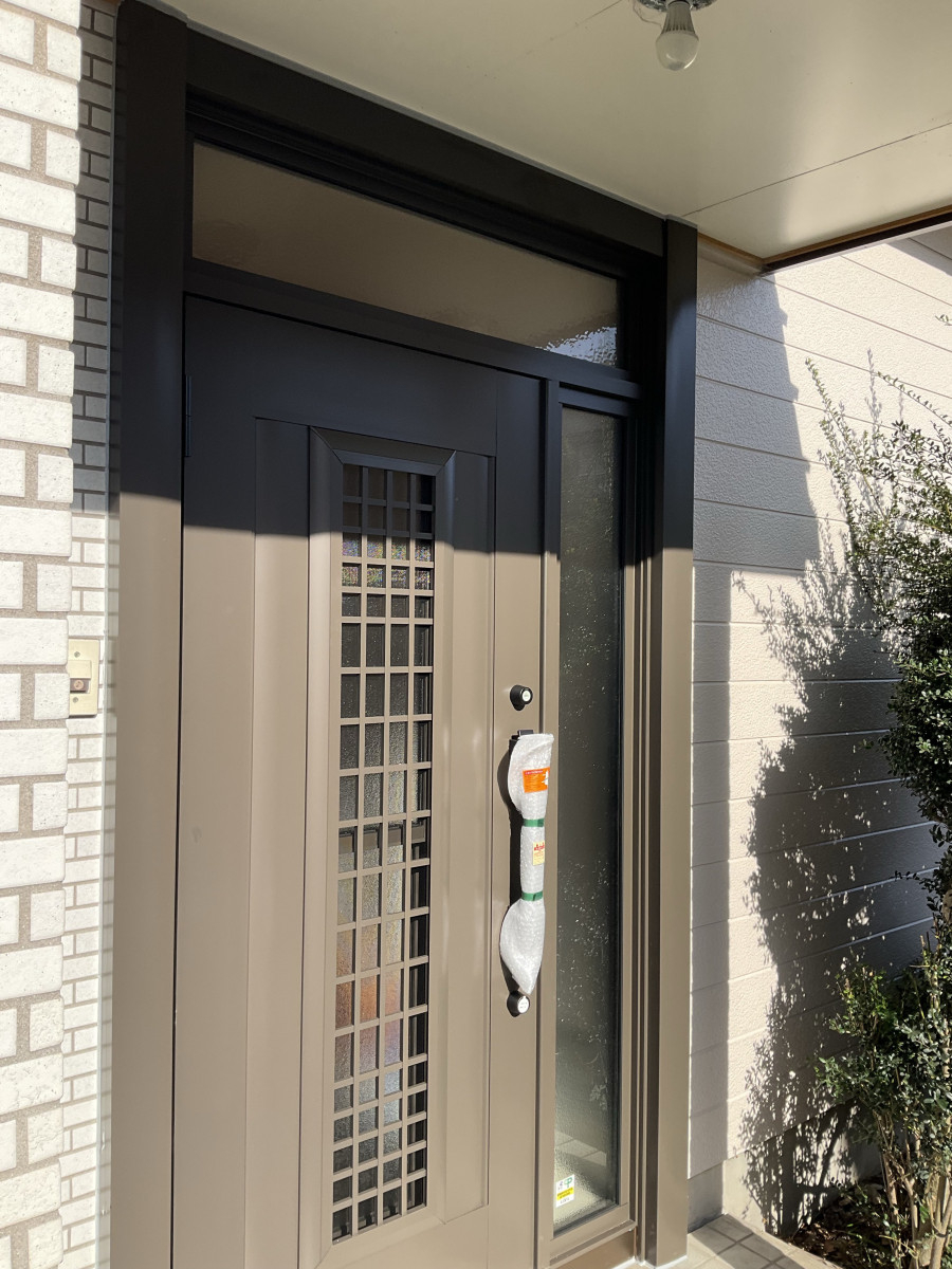 伊勢日軽の☆カバー工法で玄関の取替☆の施工後の写真1