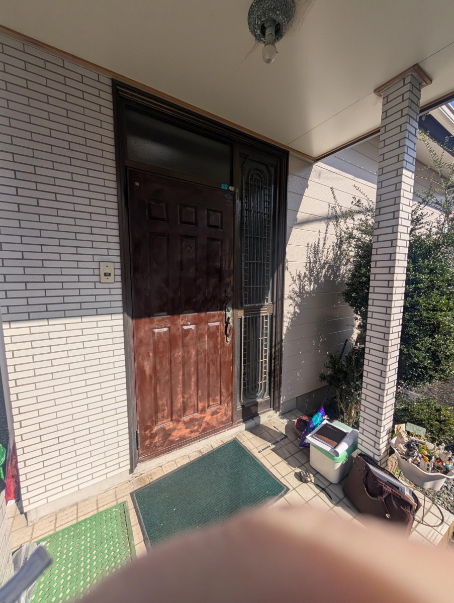 伊勢日軽の☆カバー工法で玄関の取替☆の施工前の写真1