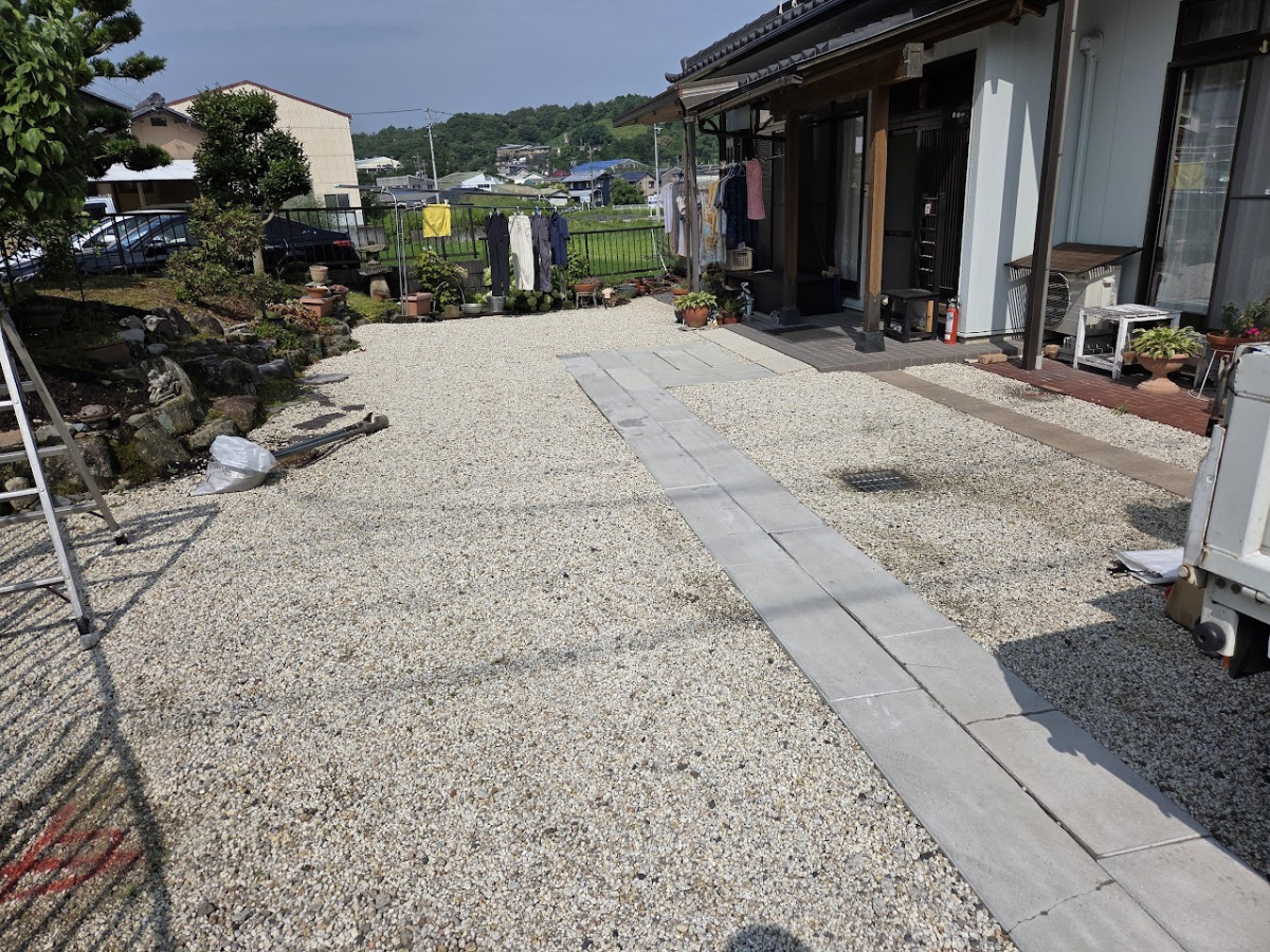 まごころ工房の【多治見市】スタイリッシュなカーポートを設置しました！の施工前の写真1