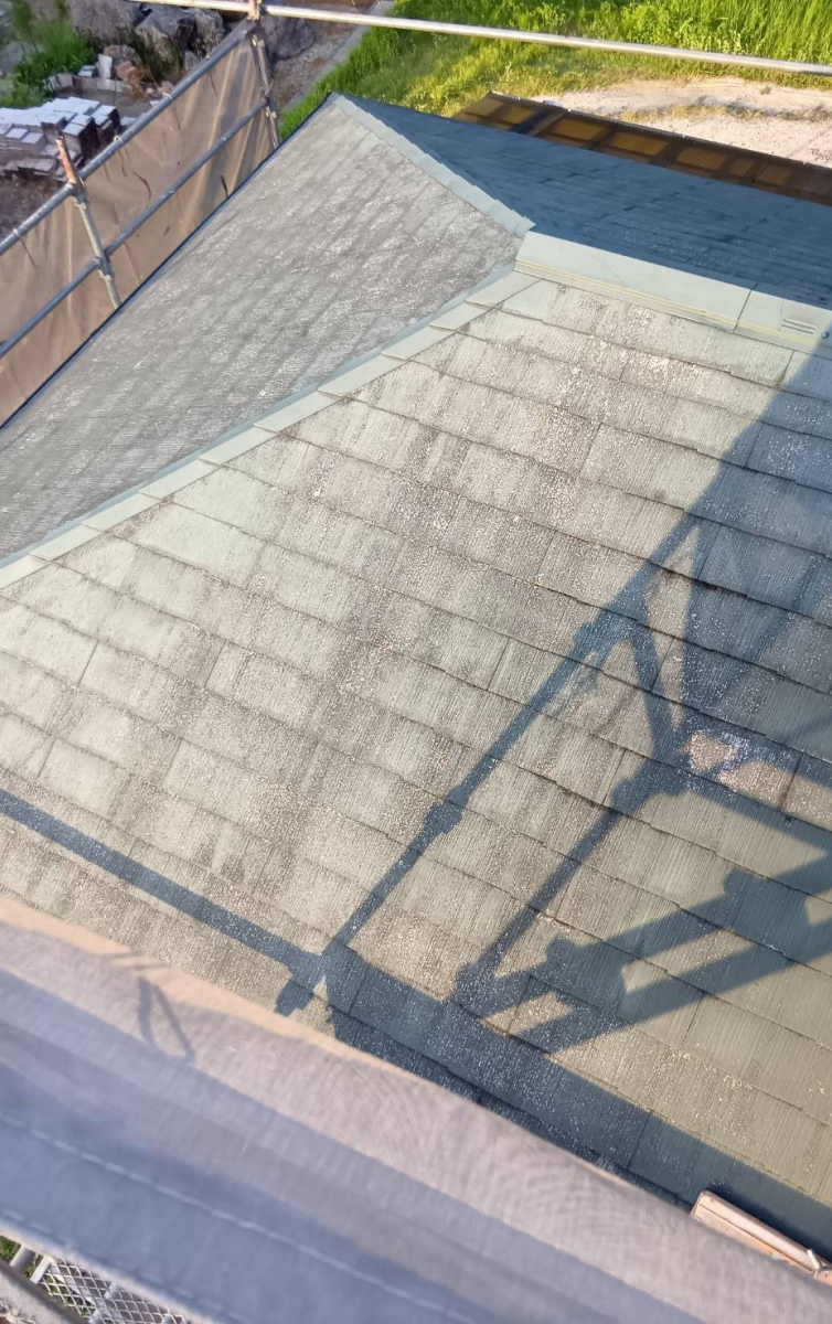 まごころ工房の【瑞浪市】劣化した屋根の塗り替え工事を行いました！の施工前の写真1