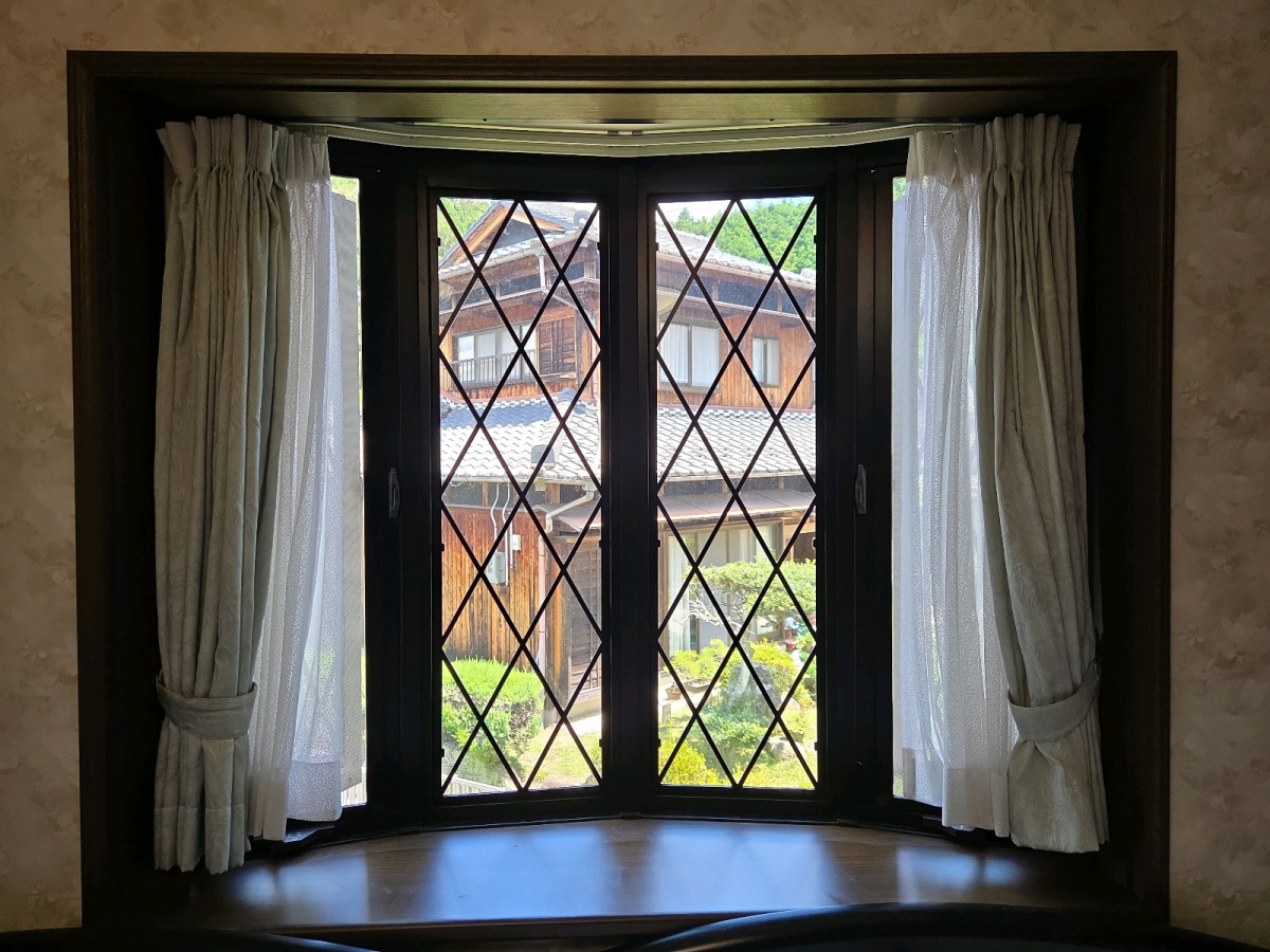 まごころ工房の【瑞浪市】寝室の出窓に内窓を設置しました！の施工前の写真1