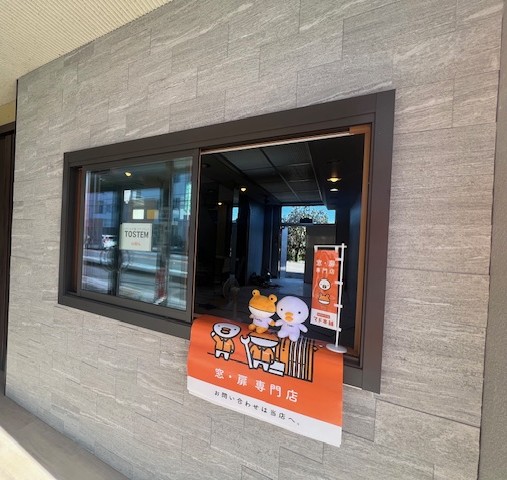 【店舗リフォーム進捗⑥】エコカラットの貼り付け完了しました^^♪ 山口西京トーヨー住器 岩国営業所のブログ 写真1