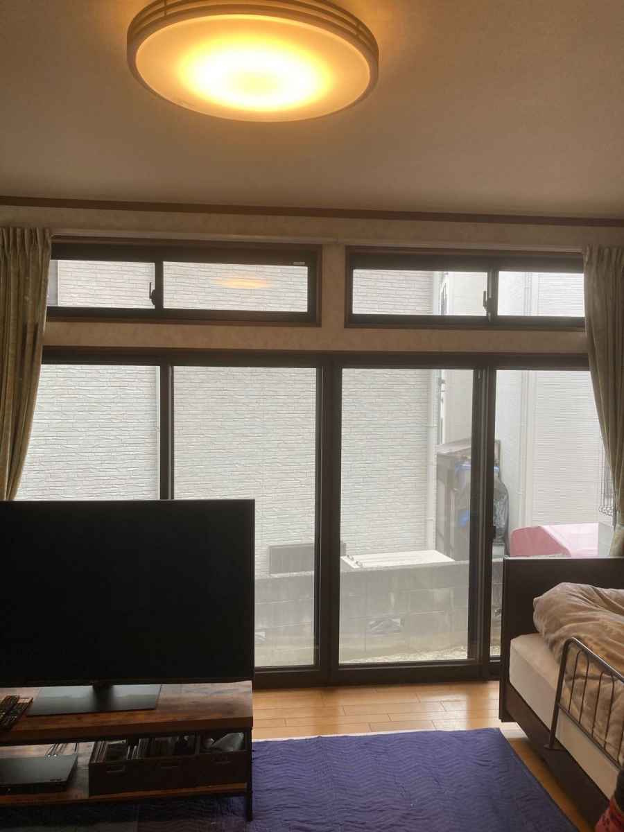 トータスエステート 白島店の寝室の結露対策に内窓『インプラス』を！ 1日で快適な断熱リフォーム【広島市東区】のお客さまの声の写真1