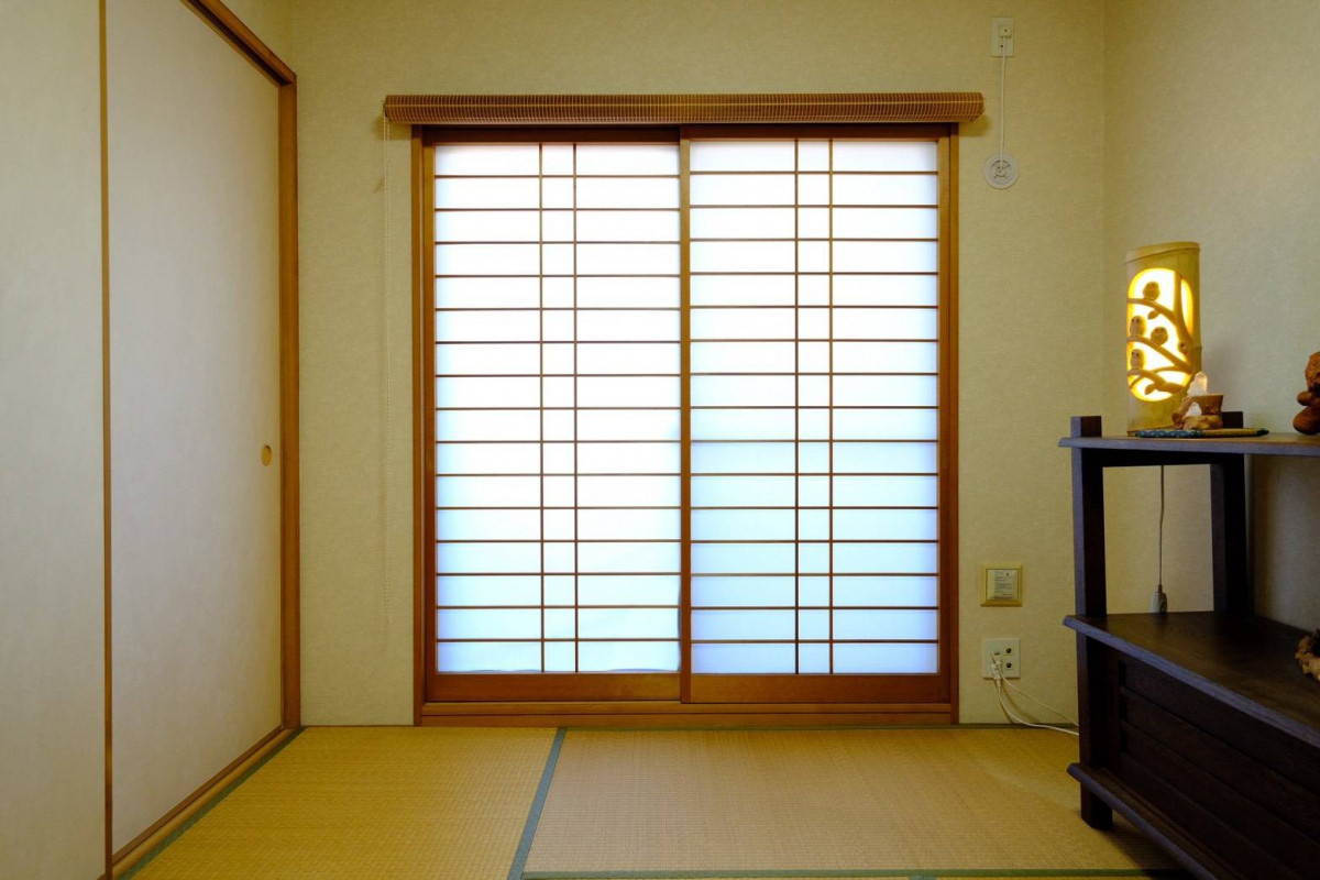 トータスエステート 白島店の【広島市南区】滴る結露を軽減｜内窓『インプラス』施工事例 マンションの施工前の写真1