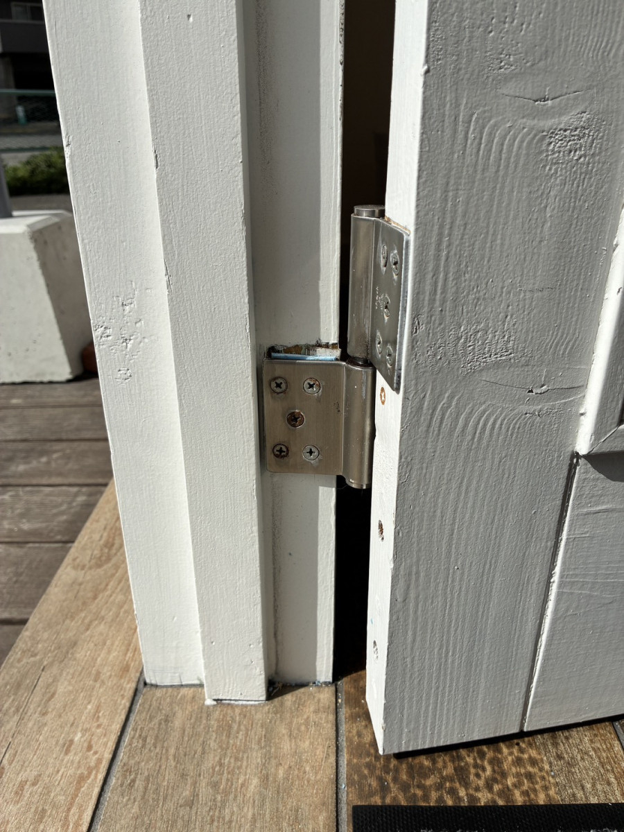 トータスエステート 白島店の【広島市中区】玄関ドアの鍵がかからない原因は？｜店舗入口の扉を建付け調整の施工後の写真1