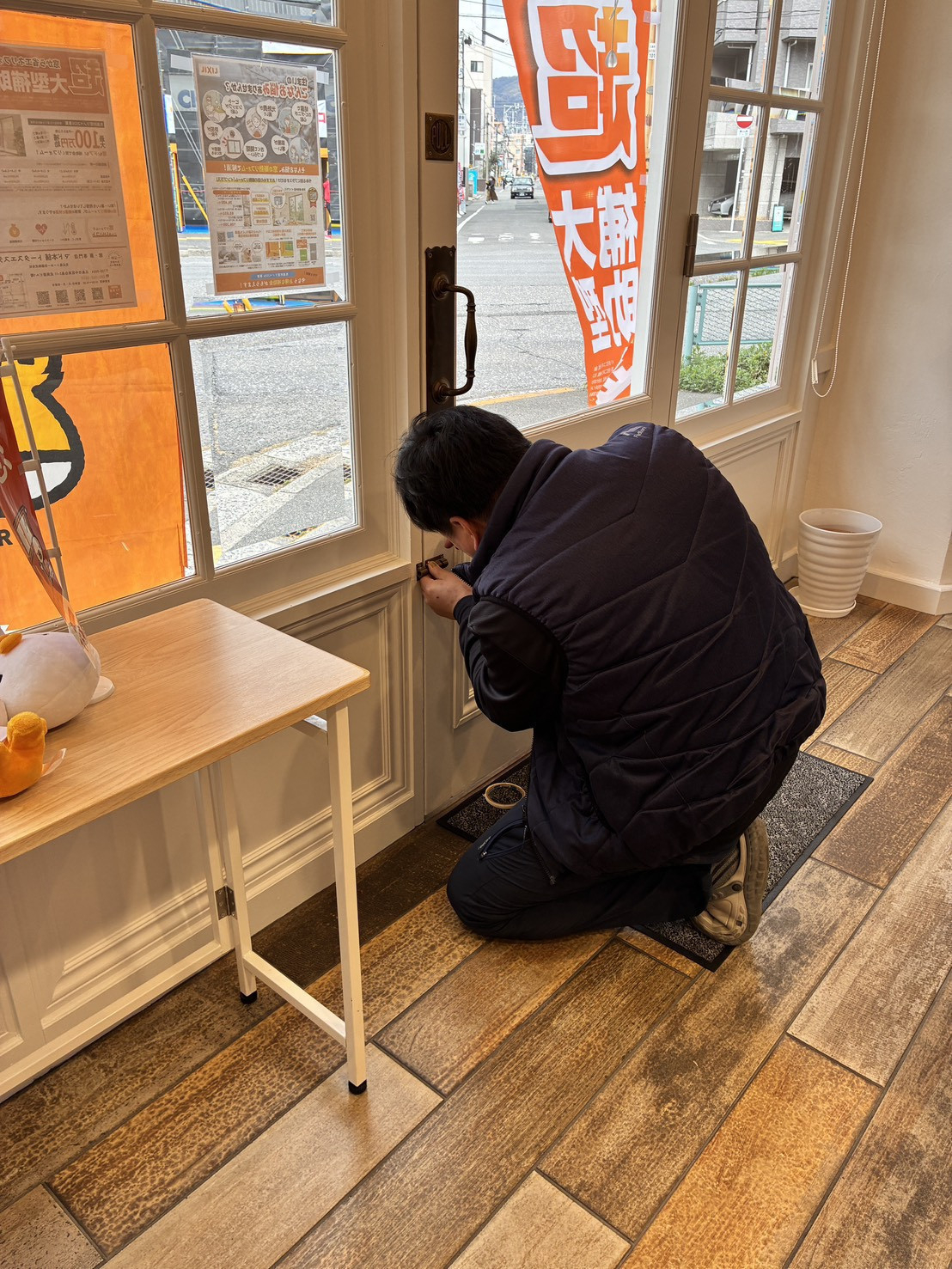 トータスエステート 白島店の【広島市中区】玄関ドアの鍵がかからない原因は？｜店舗入口の扉を建付け調整のお客さまの声の写真2