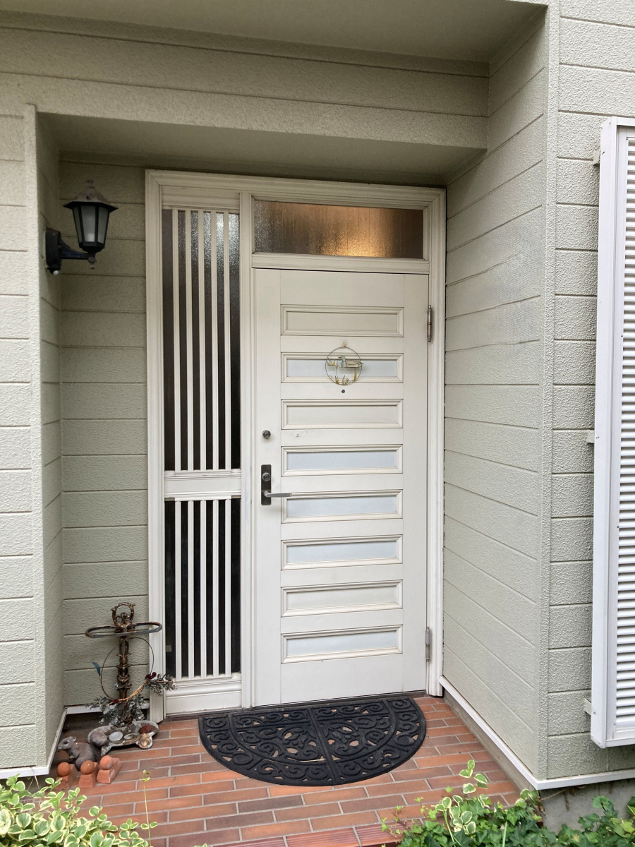 KENSUKEの【東京都町田市】補助金を活用した玄関ドア交換工事の施工前の写真1