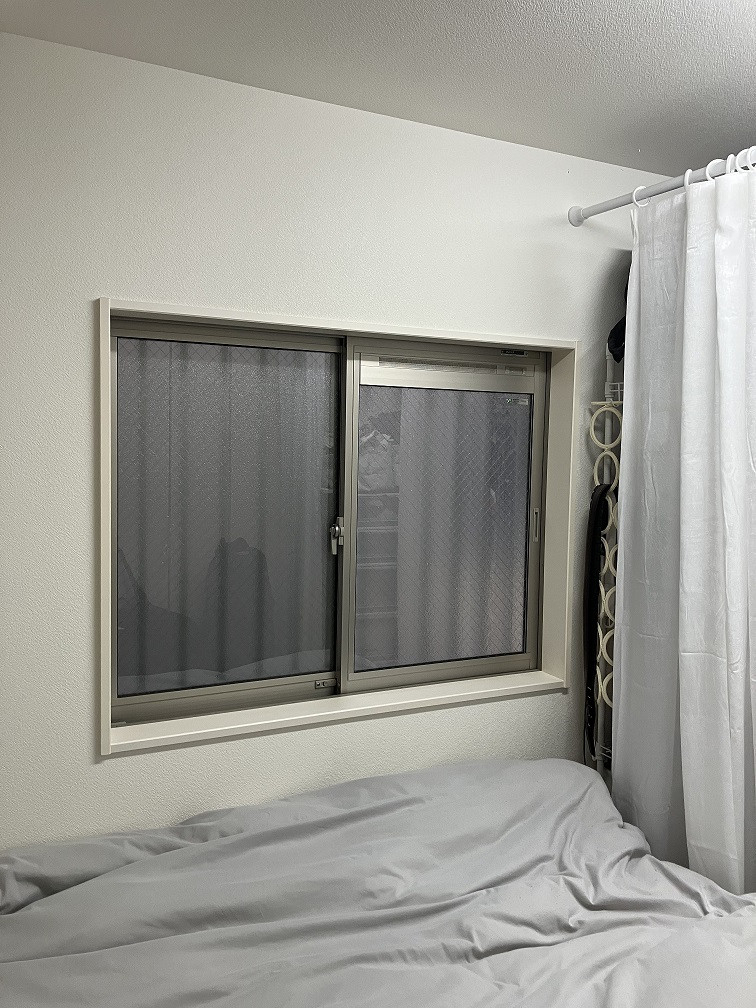 旭トーヨー住器の「冬の寒さを大幅改善」断熱性能を高める内窓リフォームの施工前の写真2