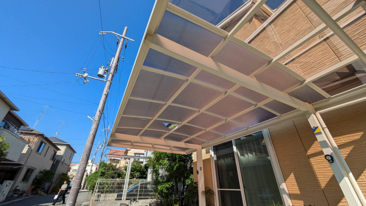 キムラの【京都府長岡京市】割れたカーポートの屋根修理の施工前の写真1
