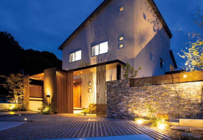 暗い冬の夜に安心を！防犯×デザイン照明✨ 服部興業のブログ 写真1