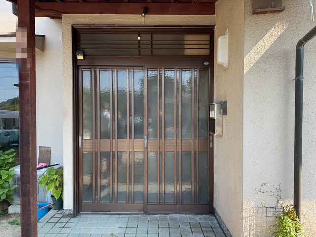 服部興業の玄関引戸を交換して見た目も使い勝手もグレードアップ⤴⤴の施工前の写真1