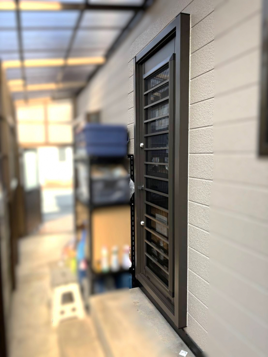 服部興業の閉めたまま風を取り込む勝手口へ(*ﾉ∀`*)彡の施工後の写真1