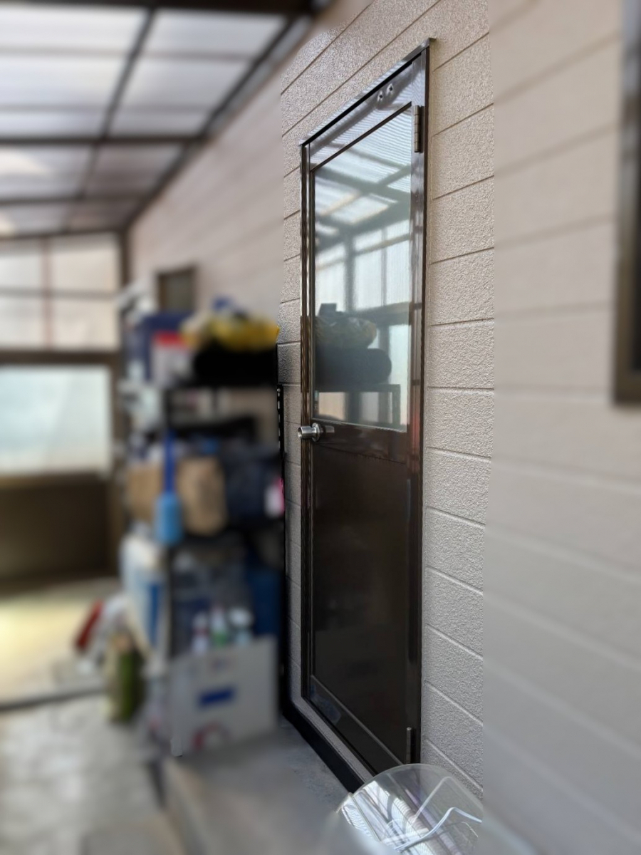 服部興業の閉めたまま風を取り込む勝手口へ(*ﾉ∀`*)彡の施工前の写真1