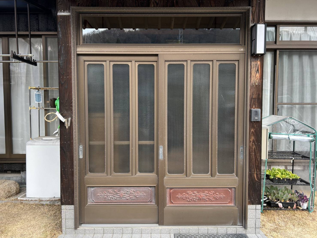 服部興業の【岡山市北区】ぴったりなデザインが選べる！住まいに馴染む玄関へリフォーム★の施工前の写真1