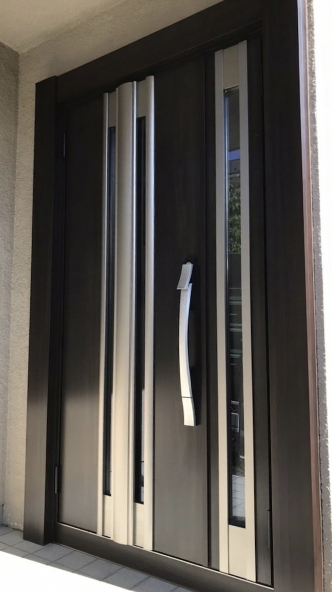 大栄の【まるで新築】リシェント玄関ドア工事【工事は一日】　川越市の施工後の写真1