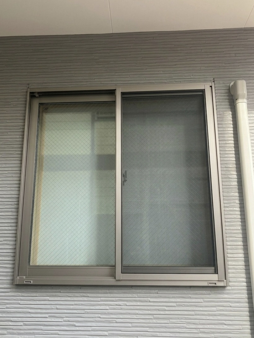 大栄の【あとから施工】リフォームシャッター【防犯対策】所沢市の施工前の写真1