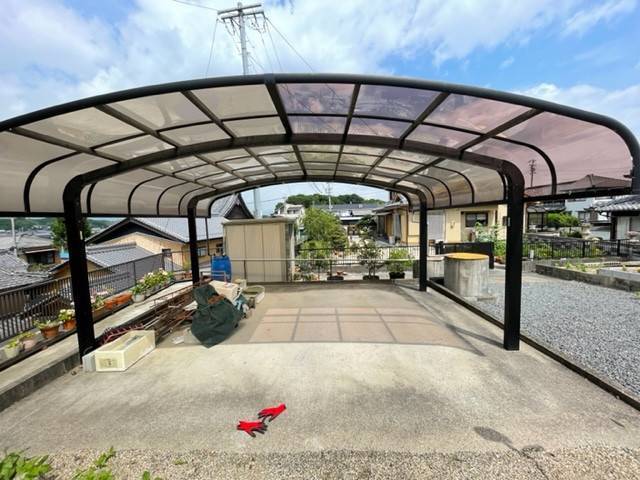 中央アルミ住器のカーポートの屋根材の取付　（四日市市）の施工後の写真1