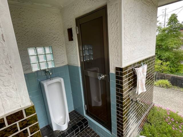 中央アルミ住器のトイレのドア取替工事の施工後の写真1