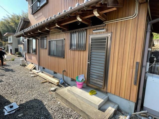 中央アルミ住器のアルミテラス設置工事　（菰野町）の施工前の写真1