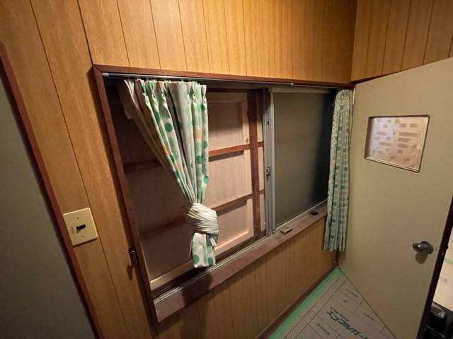 中央アルミ住器の内窓の取付　（鈴鹿市）の施工前の写真1