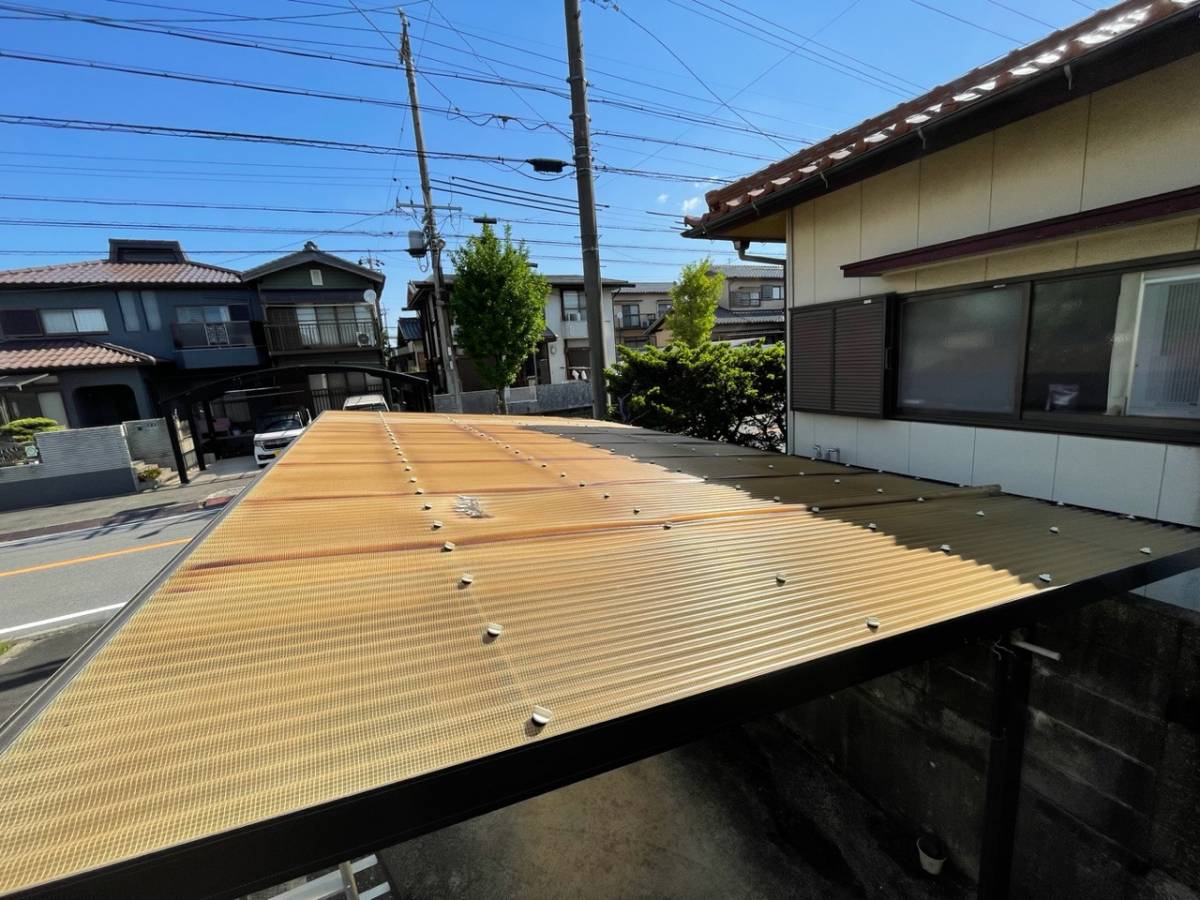 中央アルミ住器のカーポートの屋根材の取替(四日市市)の施工前の写真2
