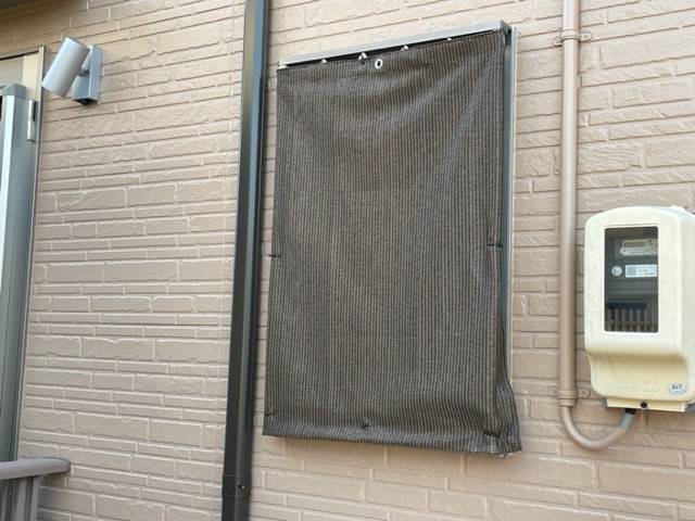 中央アルミ住器の浴室の窓に目隠し可動ルーバーの取付(四日市市)の施工前の写真1