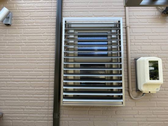 中央アルミ住器の浴室の窓に目隠し可動ルーバーの取付(四日市市)施工事例写真1