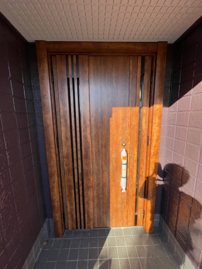 中央アルミ住器の玄関ドアの取替工事（津市）施工事例写真1