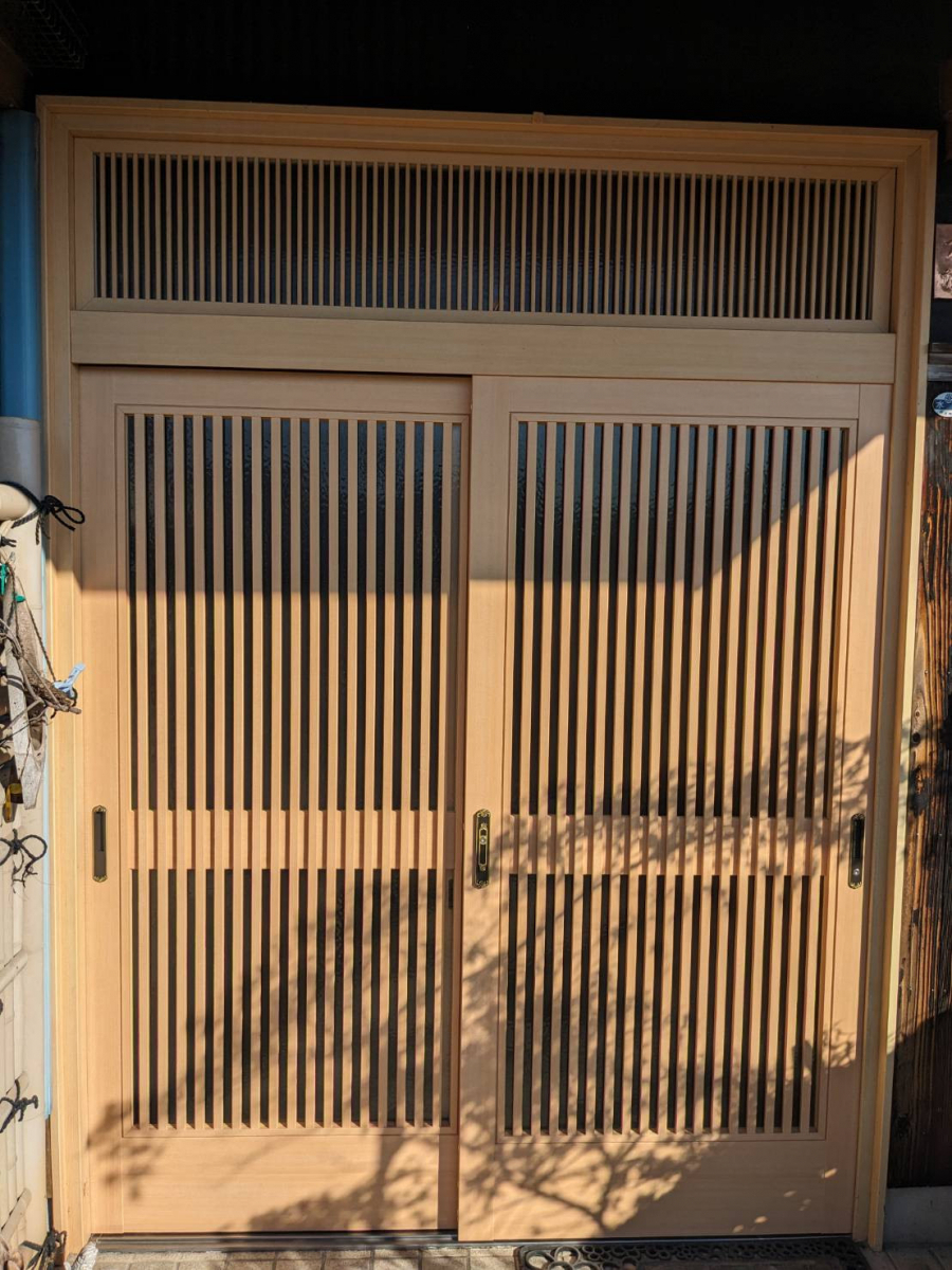 中央アルミ住器の玄関引戸の取替工事（四日市市）の施工後の写真1