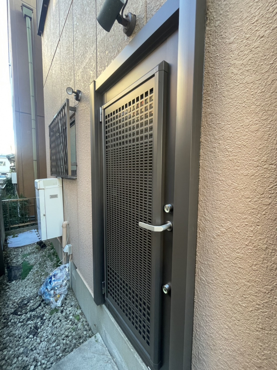 中央アルミ住器の防犯対策で勝手口ドアのリフォームをさせていただきました(名古屋市)の施工後の写真1