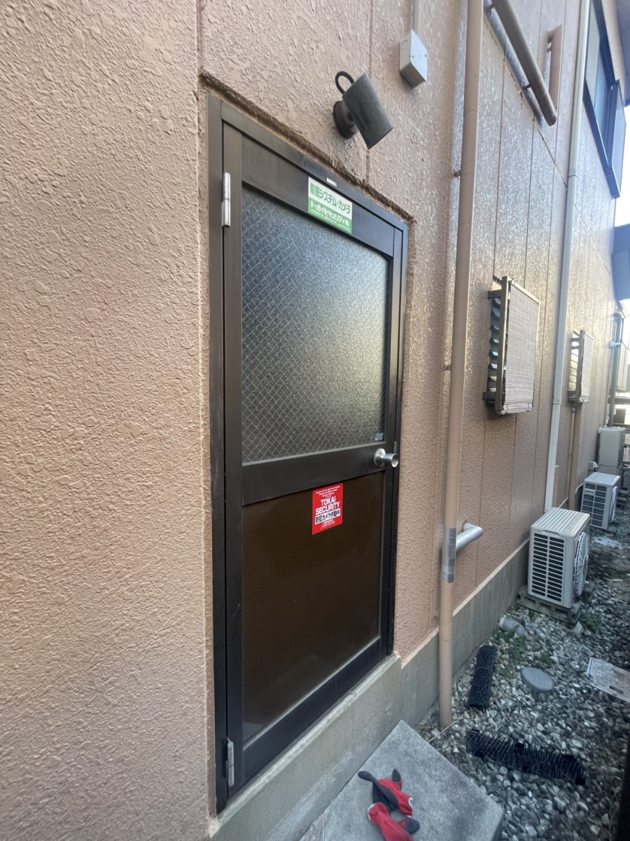 中央アルミ住器の防犯対策で勝手口ドアのリフォームをさせていただきました(名古屋市)の施工前の写真2