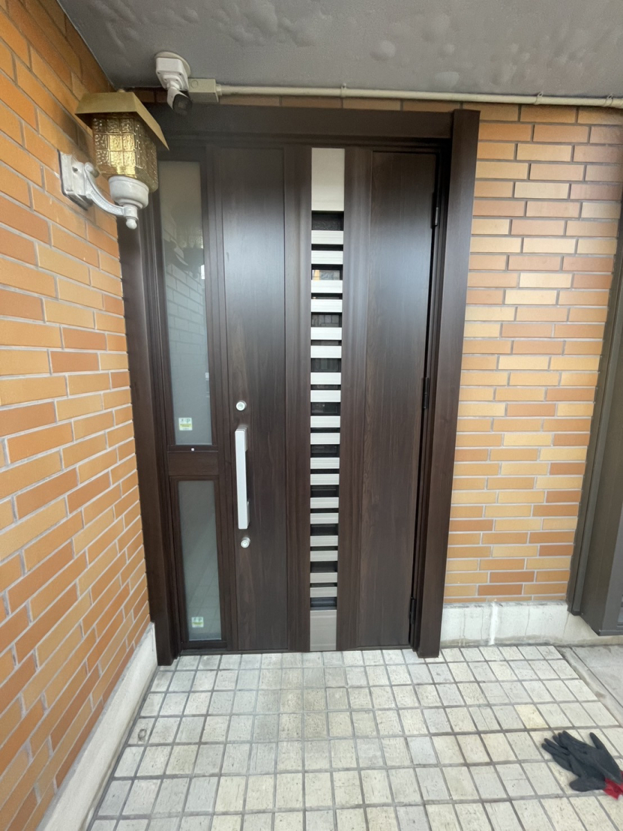 中央アルミ住器の玄関ドアの取替工事（名古屋市）の施工後の写真2